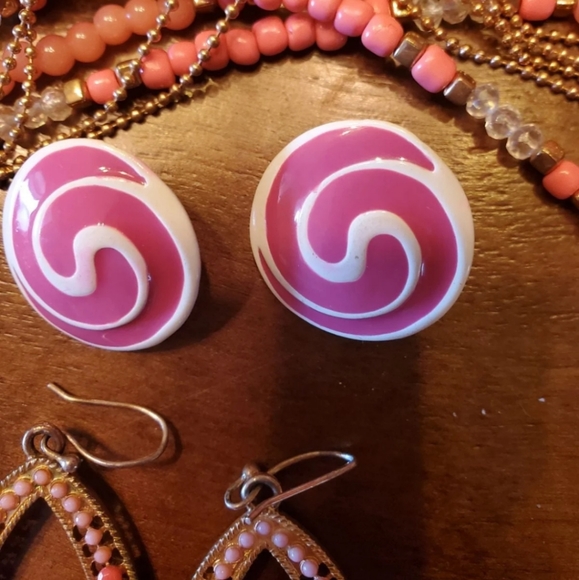3 Pink Pairs Fashion Earrings & 1 Pink Beaded Necklace - Picture 4 of 7